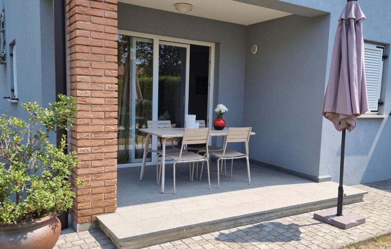 Casa Emma With Pool Daire Poreč Dış mekan fotoğraf